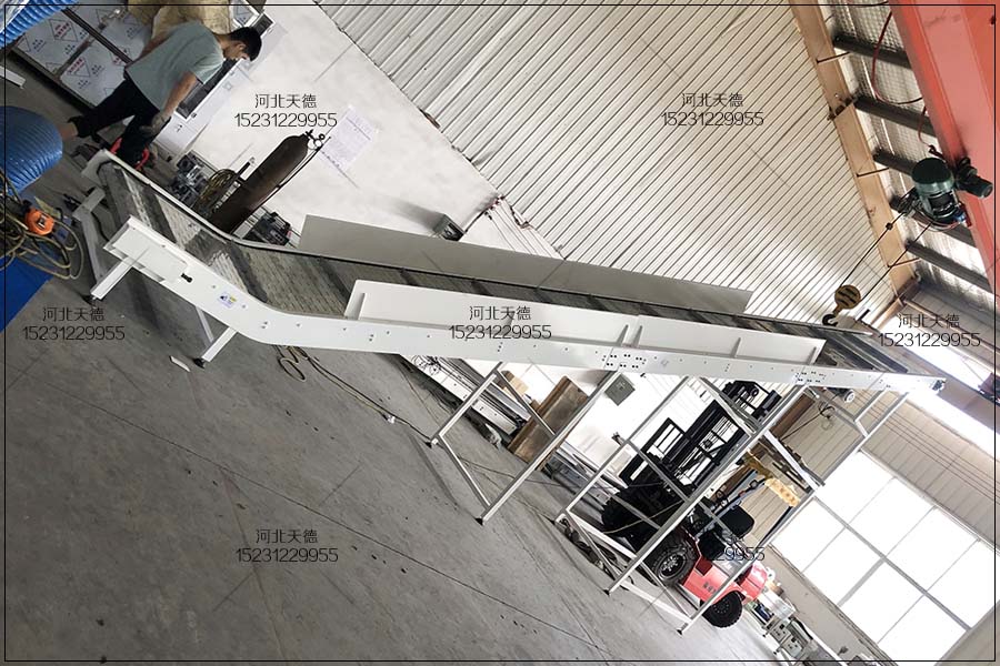 鏈板輸送機
